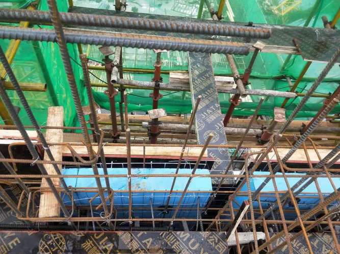内置钢丝网架保温板施工现场